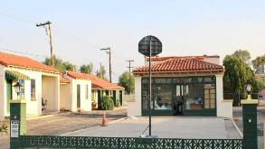 Economy Inn Motel - 220 E Benson Hwy Parking