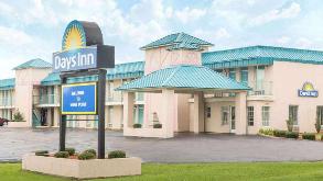 Days Inn by Wyndham - 7881 US-45 ALT N Garage