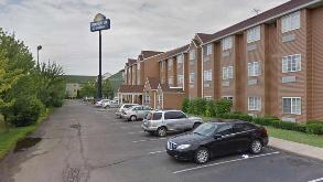 Days Inn - 151 Frontage Rd Garage