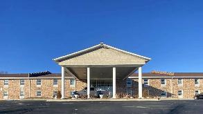 University inn of Carbondale - 2400 W Main st Garage