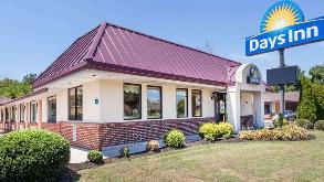 Days Inn - 272 N Dupont Hwy Garage
