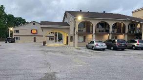 Super 7 - 2111 NW Evangeline Thruway Garage