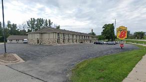 Super 8 - 409 Green Bay Rd Garage