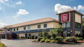 Red Roof Inn Hartford - 425 Hartford Turnpike Garage