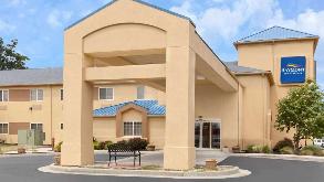 Baymont Inn and Suites - 2881 E Dupont Rd Garage