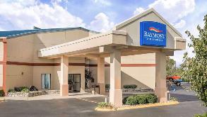 Baymont Inn and Suites - 2317 IN-3 Garage