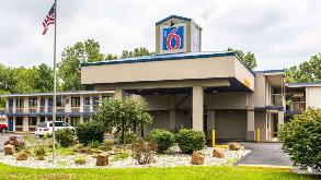 Motel 41 - 4321 US-41 N Garage