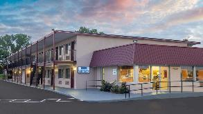 Travelodge - 4029 Marlane Dr Garage