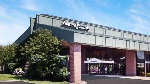 Howard Johnson - 1101 N Green River Rd Garage