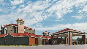  La Quinta Inn and Suites - 4900 Bryant Irvin Rd Garage