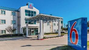 Motel 6 - 8601 Benbrook Blvd Garage