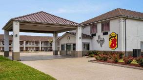 Super 8 by Wyndham  5550 Homestead Road Garage