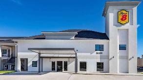 Super 8 by Wyndham - 8926 West Rd Garage