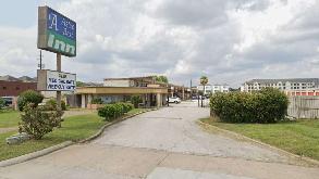 Astro Best Inn - 9430 S Main St Garage