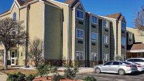 Super 8 by Wyndham SAT Airport Parking