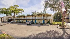 Clearwater Hotel - 20788 US Hwy 19 N Garage