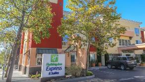 1175 University Ave (Holiday Inn Express) Garage