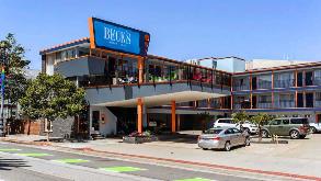Becks Motor Lodge - 2222 Market St Garage