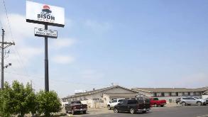 Bison Inn & Suites - 3518 Interstate Blvd S Garage