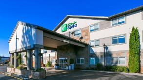 Holiday Inn Express & Suites - 131 128th St Parking