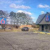 Motel 6 PHF Airport Parking