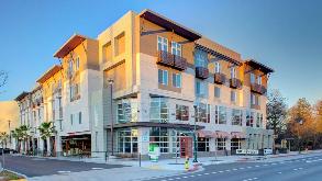 Holiday Inn Windsor - 8755 Old Redwood Hwy Parking