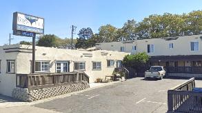 446 Lincoln Rd(Bays Inn) Parking