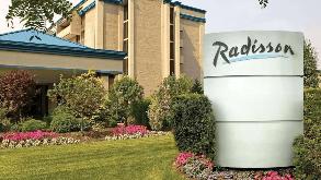 Radisson Hotel - 110 Vanderbilt Motor Pkwy Parking