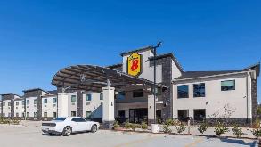Super 8 by Wyndham - 25627 Highway 59 N Parking