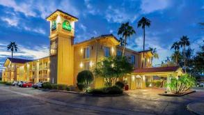 La Quinta Inn PHX Airport Parking