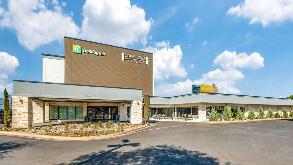 Holiday Inn DAL Airport Parking