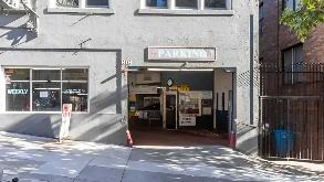 818 Leavenworth St Garage
