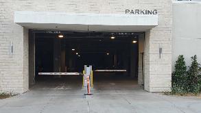 414 N Palm Canyon Dr parking