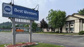 487 Lake Flower Ave Parking