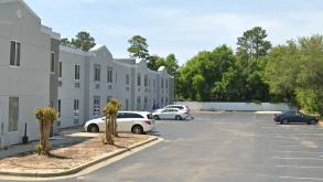 4577 E Highway 20 Parking