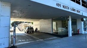 499 N Canon Dr Parking