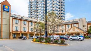 Comfort Inn & Suites Love Field_7138 N. Stemmons Fwy Parking