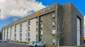 La Quinta Inn & Suites by Wyndham Hartford (Parking)