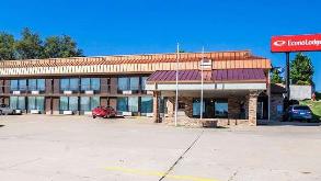 Econo Lodge,1926 Jefferson St (Parking)
