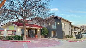 La Quinta Inn by Wyndham AMA Airport Parking