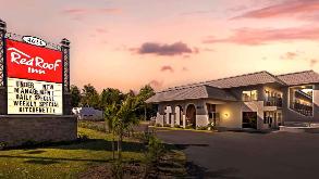 Red Roof Inn Kissimmee_4624 W Irlo Bronson Memorial Hwy parking