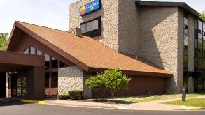 Comfort Inn & Suites Syracuse-Carrier Circle_ 6491 Thompson Rd Parking