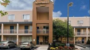 65 Geoffrey Dr (Quality Inn)