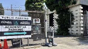6037 Hollywood Blvd. Parking