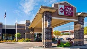 Wyndham Bloomington 1901 Killebrew Dr Parking