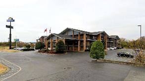 Days Inn - 822 S Cumberland St. Parking