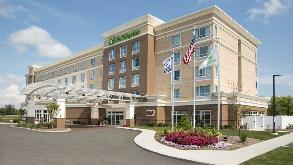 Holiday Inn IND Airport Parking