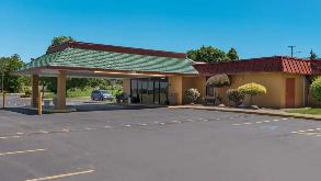 Econo Lodge 2000 Brentwood St Parking
