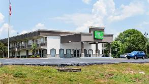 Sure Stay by Best Western Bowling - Parking