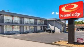 Photo of Econo Lodge Gallatin Metro Nashville _ 221 W Main St Parking spot, located 6.3 mi away from TN